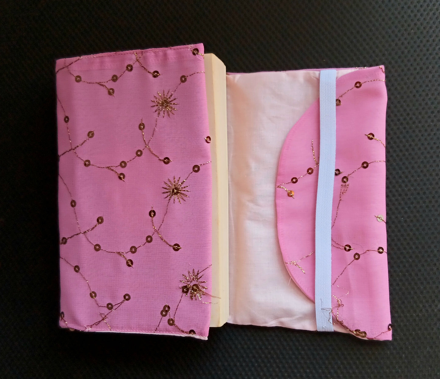 Protection pour livre adaptable